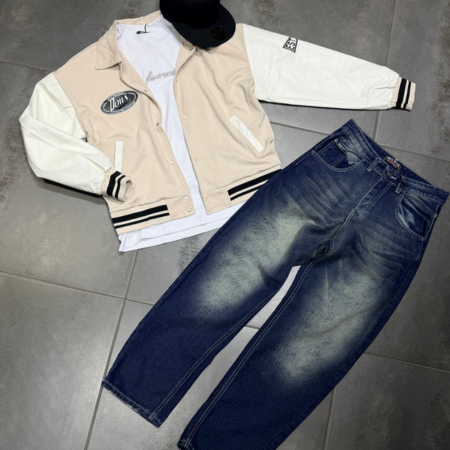 College + T-Shirt + Jeans